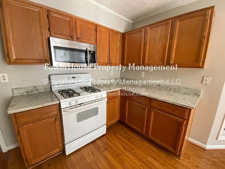 605 Suwanee Lakes Cir — Photo 3
