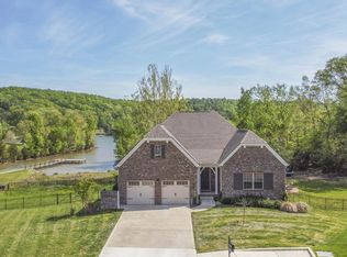 191 Ashton Fields Dr, Lenoir City, TN 37772
