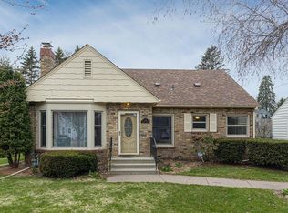 1755 Arona St, Falcon Heights, MN 55113