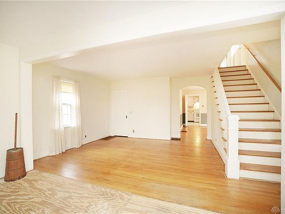 5th image of 6 Oakwood Ave