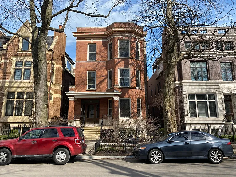 3739 N Greenview Ave #1R — Photo 1