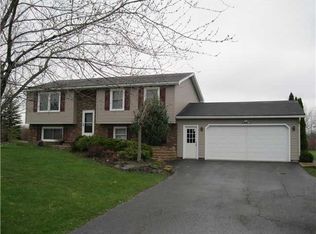 8333 Peachey Rd, Bergen, NY 14416