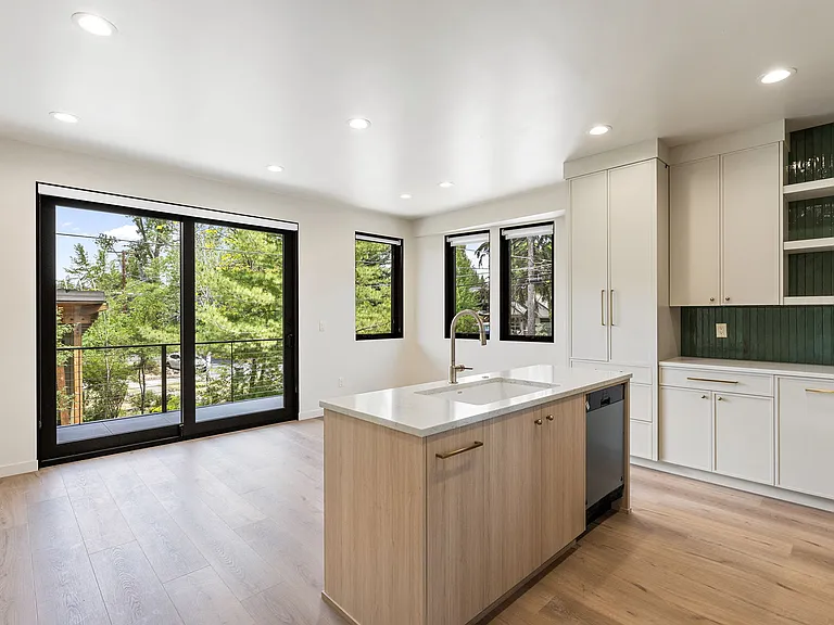 315 Riverside Blvd #3 — Photo 11