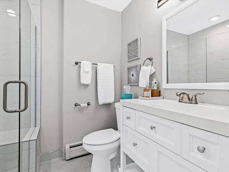Royal Oak Place Apartments — Photo 16