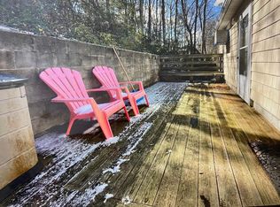 4 Stillwell Ln #C, Woodbury, NY 11797