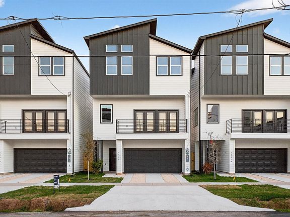 3rd image of 3003-3003A Delano St