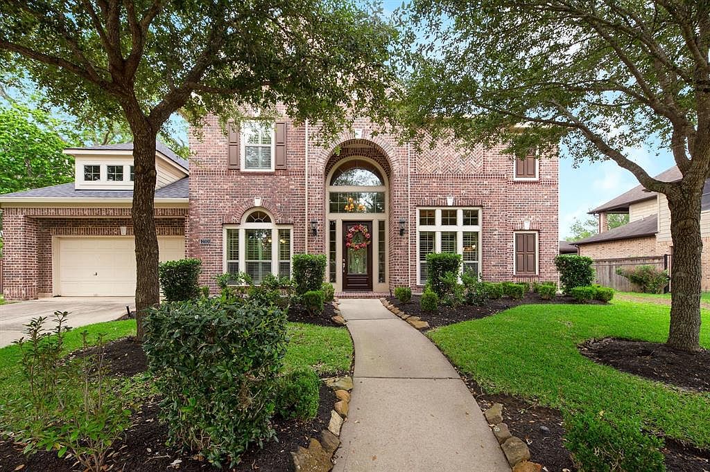 2703 Waters Lake Ln