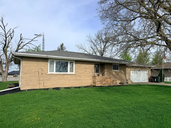 635 N Elm St, Herscher, IL 60941