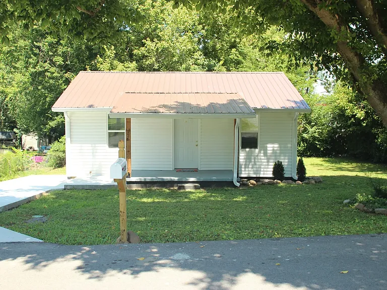 225 Smith St — Photo 1