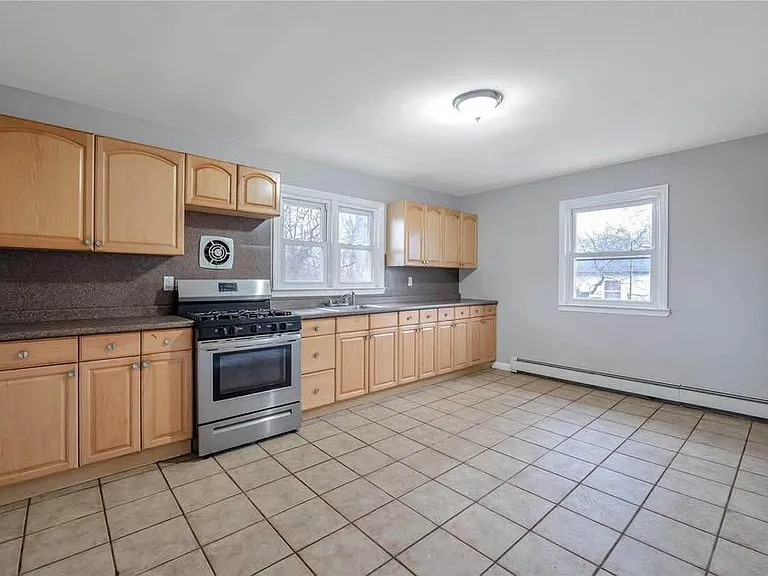 10 Spruce St #2 — Photo 6