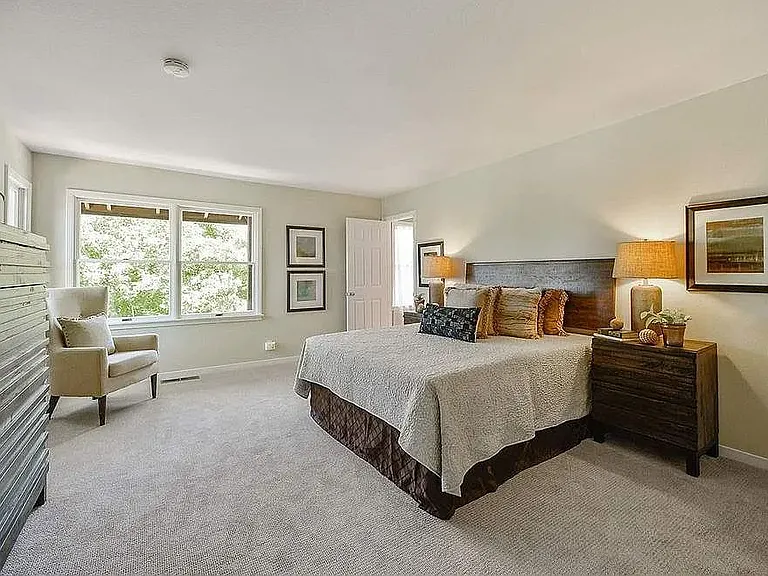 552 Centre Ct — Photo 12