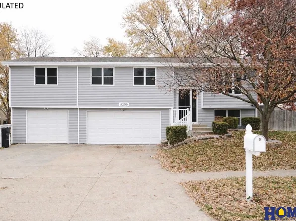 5200 Tipperary Trl, Lincoln, NE 68512