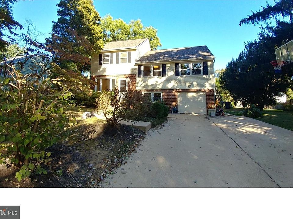 1st image of 2615 Maclary Dr