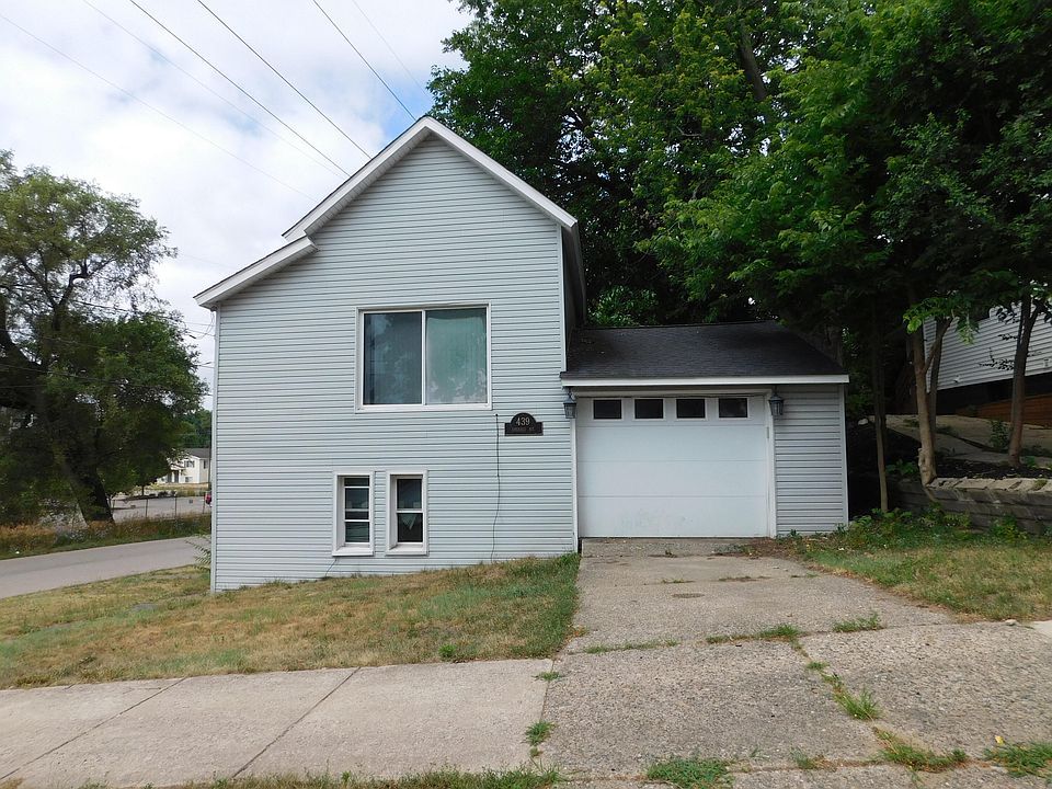 1st image of 439 Emerald Ave NE