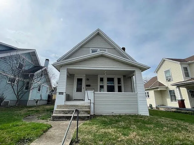 2 bed, 1.5 bath, 1008 sqft, $1,300 — Photo 1