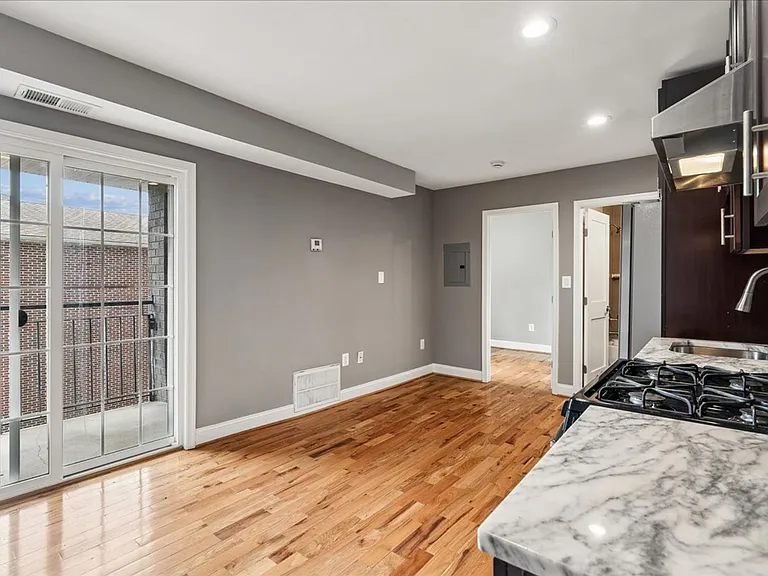 1616 27th St SE — Photo 12