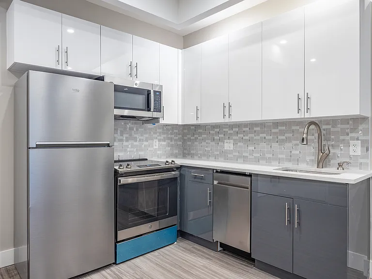 322 E 32nd St #1B — Photo 7