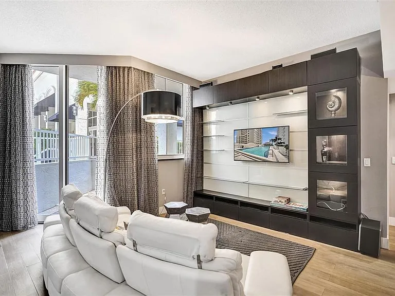 255 Evernia St #501 — Photo 4