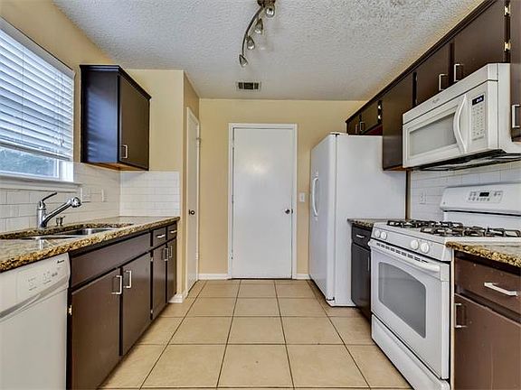 4th image of 1605 Lantern Light Dr