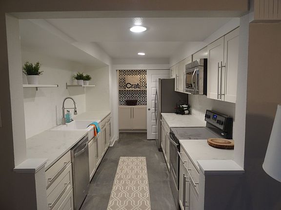 2nd image of 1109 E Bayaud Ave