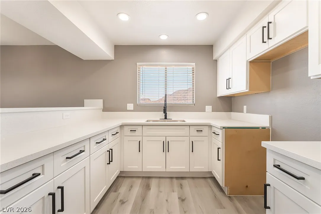 2 bed, 2.0 bath, 3966 sqft, $1,490 — Photo 4