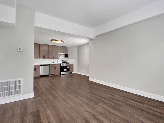 4th image of 3040 W Medill Ave Unit 2