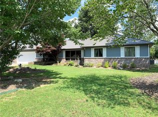 36 Holiday Island Dr, Holiday Island, AR 72631