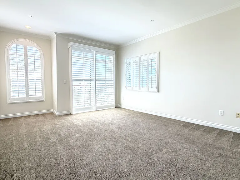 956 S Wilton Pl #401 — Photo 7