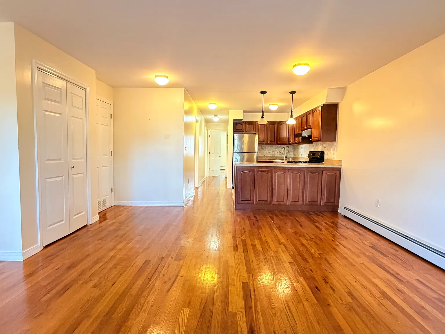 5 bed, 1200 sqft, $5,000 — Photo 2