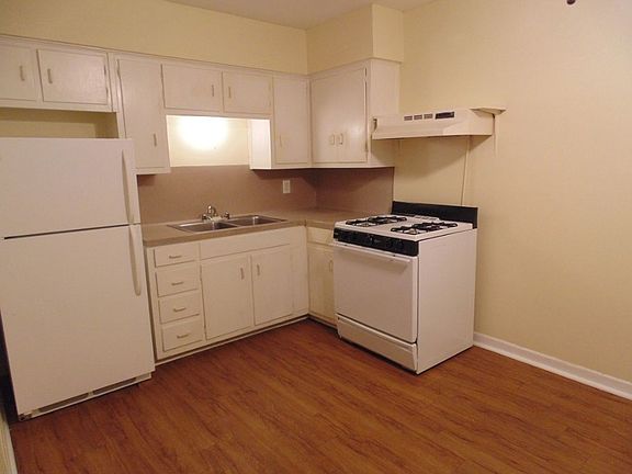 4th image of 3106 Duval St Unit 301