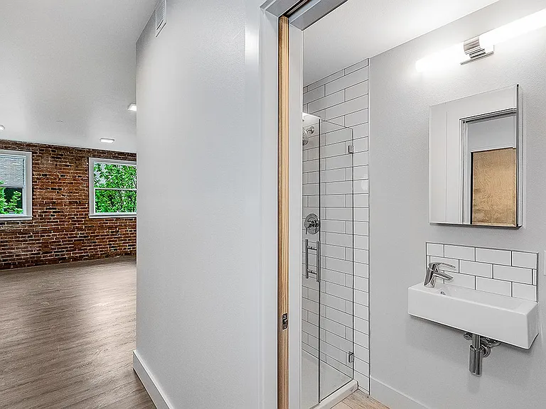 423 Terry Apartment — Photo 41