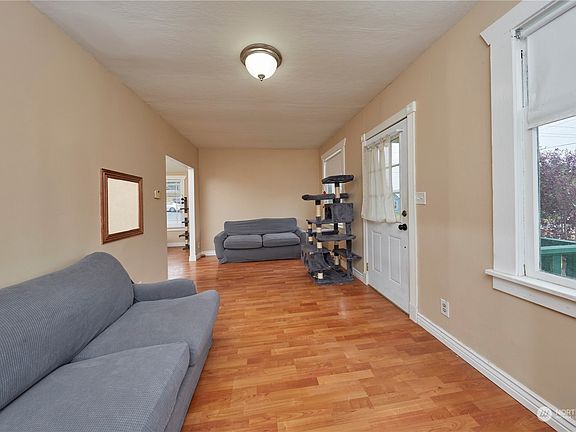 5th image of 1149 Hewitt Ave