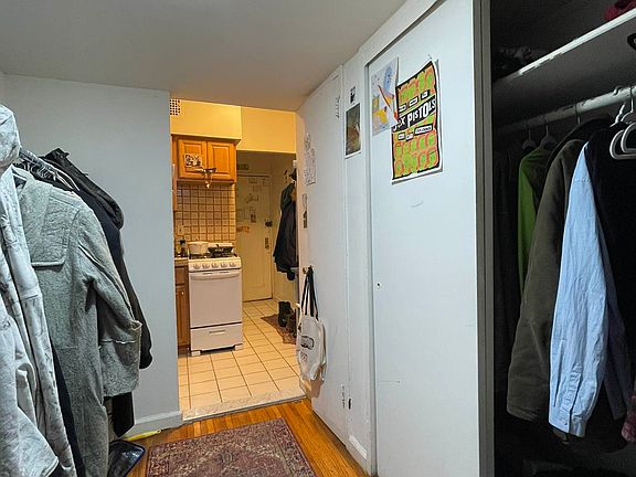 5th image of 321 W 105th St APT 1C