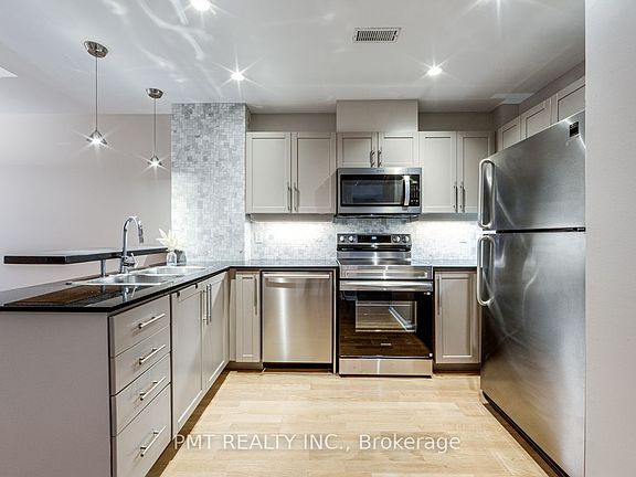 3rd image of 11 Niagara St Unit 23