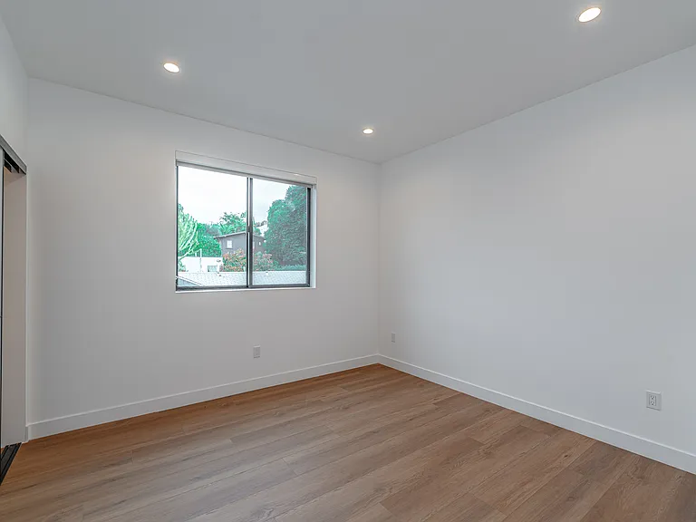 1342 Portia St — Photo 23