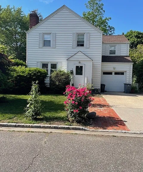 7 Appletree Ln — Photo 1