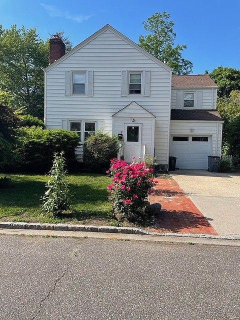 1st image of 7 Appletree Ln