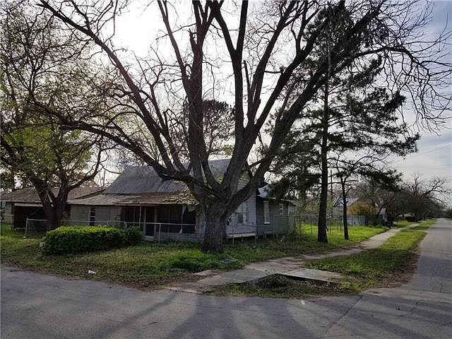 1st image of 400 Ross St