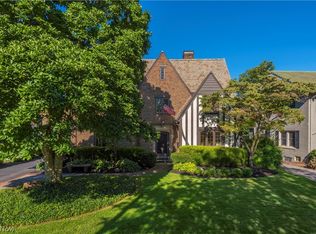 1050 Homewood Dr, Lakewood, OH