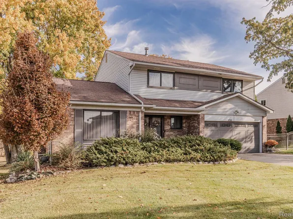 4766 Parkridge Dr, Waterford, MI 48329