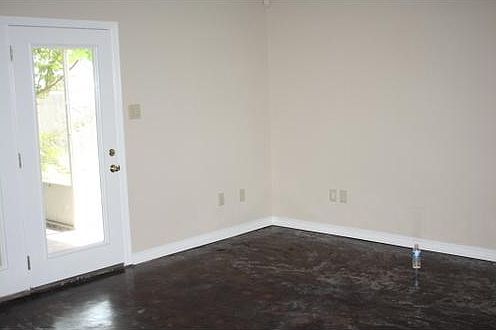 3rd image of 226 Murray Hill Dr