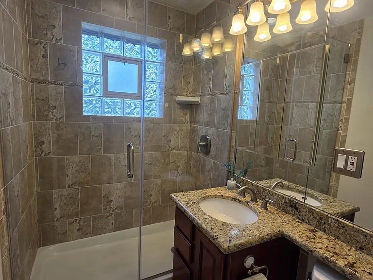 8418 W Crain St — Photo 35
