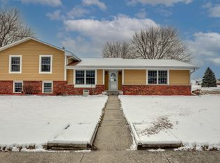 707 Sandy Acre Dr, West Bend, WI 53090