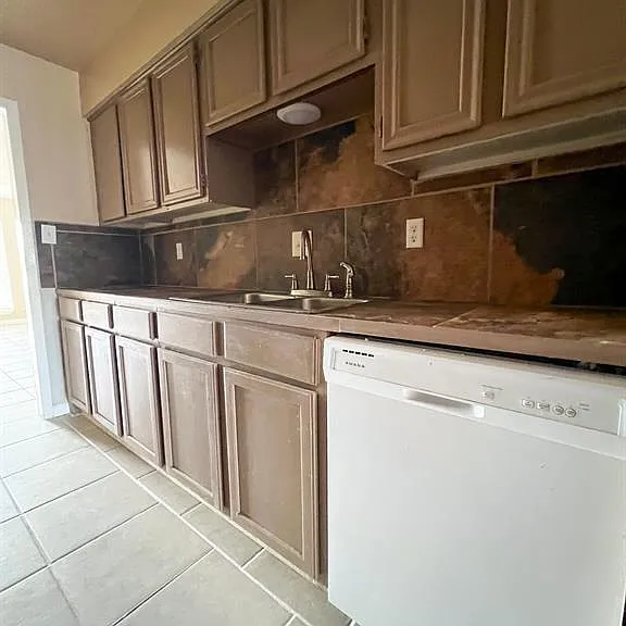 6736 W Fuqua Dr — Photo 8