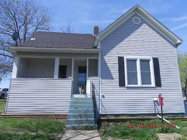 223 Main St photo 1
