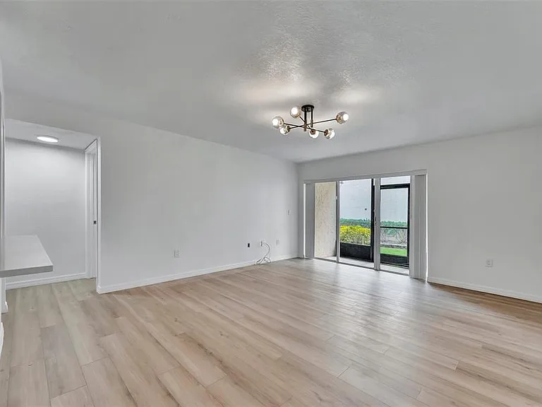 9940 7th Way N #101 — Photo 10
