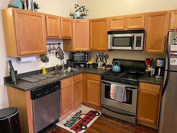 3rd image of 1826 Catharine St #1