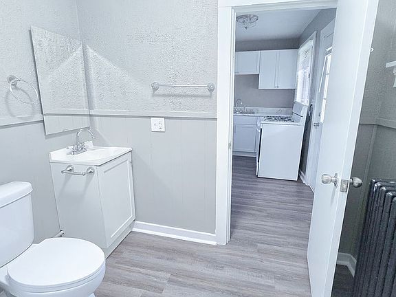 2nd image of 627 N Main St