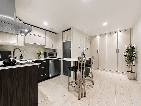 3rd image of 435 E 86th St APT 4F