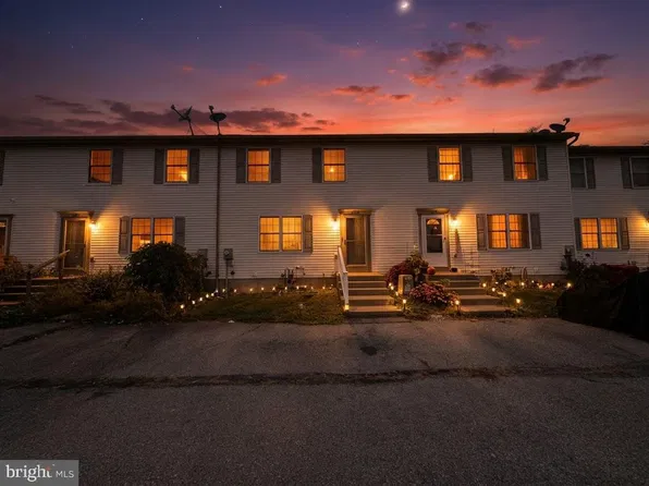 208 White Birch Ln, Blandon, PA 19510